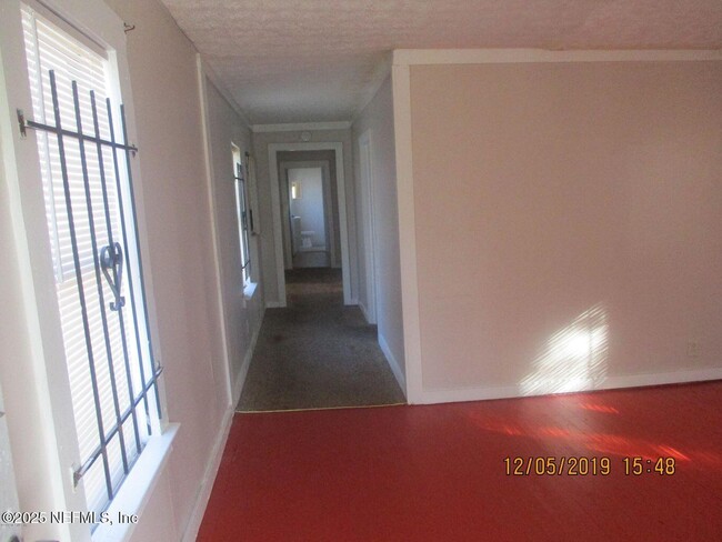 5821 Paris Ave in Jacksonville, FL - Foto de edificio - Building Photo