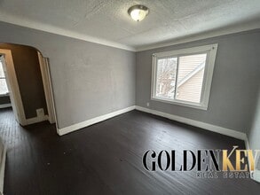 6885 Mettetal St in Detroit, MI - Building Photo - Building Photo