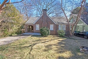 476 Hemlock Cir SE in Atlanta, GA - Building Photo