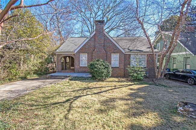 property at 476 Hemlock Cir SE