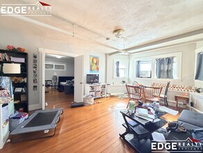 1709 Commonwealth Ave, Unit 1 in Boston, MA - Foto de edificio - Building Photo