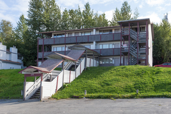 177 Michael Ct in Anchorage, AK - Foto de edificio - Building Photo