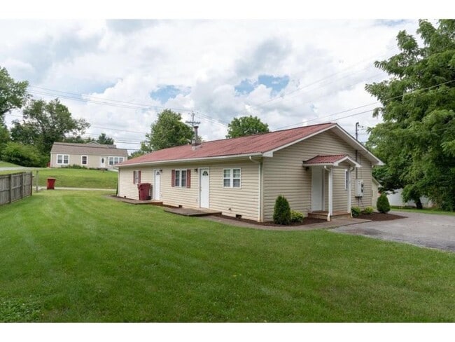 1801 Indian Ridge Rd in Johnson City, TN - Building Photo - Building Photo