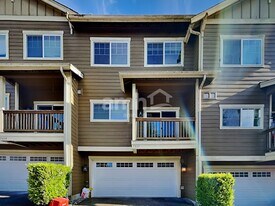 7337 Rainier Dr in Everett, WA - Building Photo