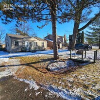 39770 Elmite St in Harrison Township, MI - Building Photo