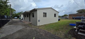 848 NW 10th St in Florida City, FL - Building Photo
