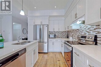 98 Shoreview Pl in Hamilton, ON - Building Photo - Building Photo