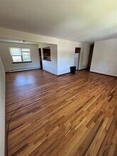 9 Conway Ct in Glen Cove, NY - Building Photo - Building Photo