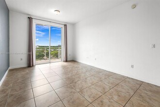 2600 SW 27th Ave, Unit PH04 in Miami, FL - Foto de edificio - Building Photo