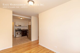4959 N Albany Ave in Chicago, IL - Building Photo - Building Photo