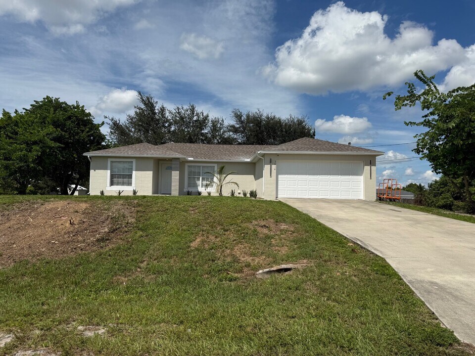 3614 10th St SW in Lehigh Acres, FL - Building Photo