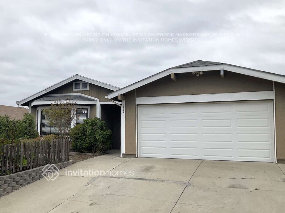 166 Harding St in Oceanside, CA - Building Photo