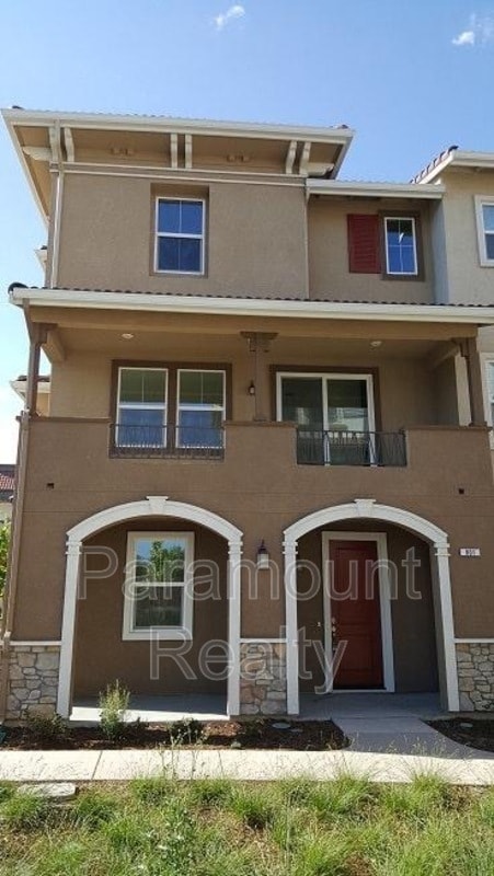 801 Camden Common