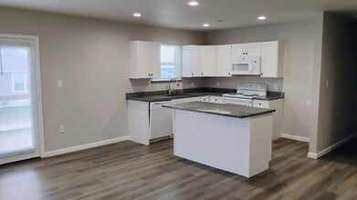 210 Hoover Ln in Azle, TX - Building Photo - Building Photo