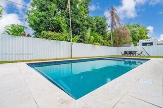 17835 NE 6th Ave in Miami, FL - Building Photo - Building Photo