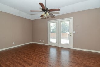 3223 Ellen Dr in Commerce, TX - Building Photo - Building Photo