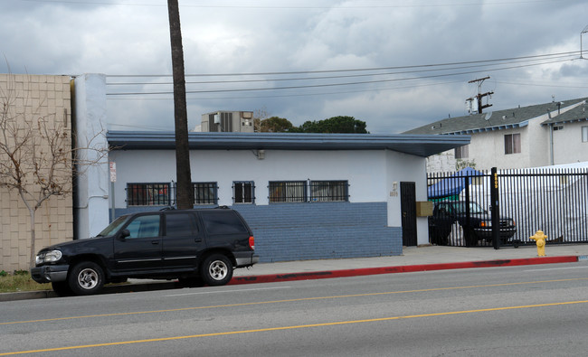 8809 Lankershim Blvd in Sun Valley, CA - Building Photo - Building Photo