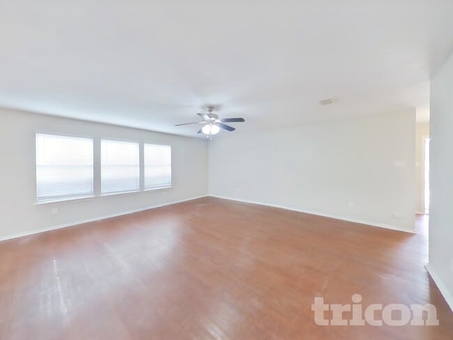 2057 Wildwood Dr, Unit 1104 in Forney, TX - Foto de edificio - Building Photo