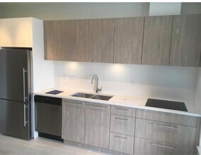 691 North Rd in Coquitlam, BC - Building Photo - Building Photo