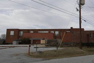 Parkside Commons Apartments in East Flat Rock, NC - Foto de edificio - Building Photo