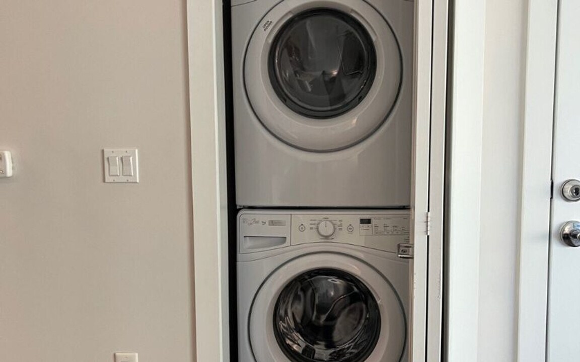 3380 Peachtree Rd NE in Atlanta, GA - Building Photo