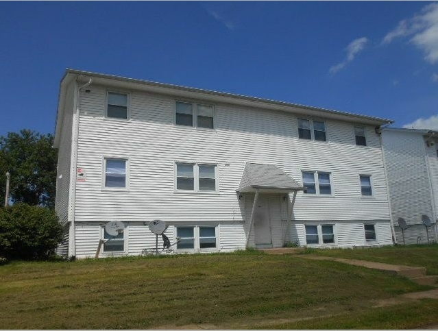 644 W 63rd St in Davenport, IA - Building Photo