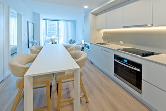 1 Square Phillips in Montréal, QC - Building Photo - Building Photo