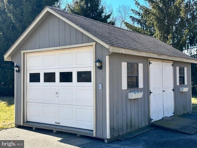 225 Rock Rd W in Lambertville, NJ - Building Photo - Building Photo