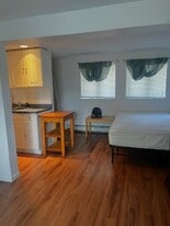 8 Bunny Ln in East Setauket, NY - Building Photo