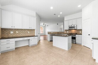 7 Fraiser Fir Pl in The Woodlands, TX - Building Photo - Building Photo