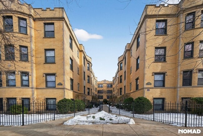 property at 4617 N Paulina St