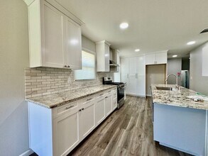 1260 Castec Dr in Sacramento, CA - Building Photo - Building Photo