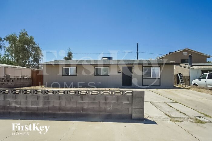 208 Valley Forge Ave in Henderson, NV - Foto de edificio