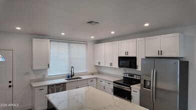 1109 W Broadway Rd in Phoenix, AZ - Building Photo - Building Photo