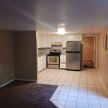 4580 Adams Ave-Unit -Unit 2 - Downstairs in South Ogden, UT - Foto de edificio - Building Photo