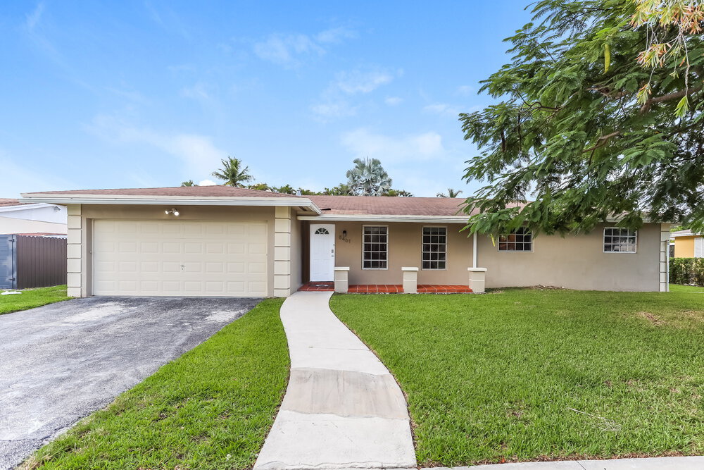 8461 SW 201st St in Cutler Bay, FL - Foto de edificio