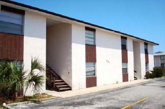 Hickory Apartments in Melbourne, FL - Foto de edificio