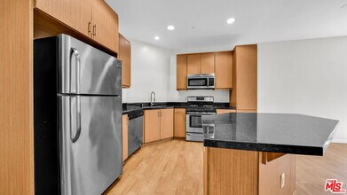 1408 W Washington Blvd in Los Angeles, CA - Building Photo - Building Photo