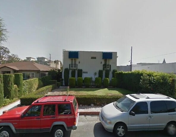 4418 Simpson Ave in Valley Village, CA - Foto de edificio