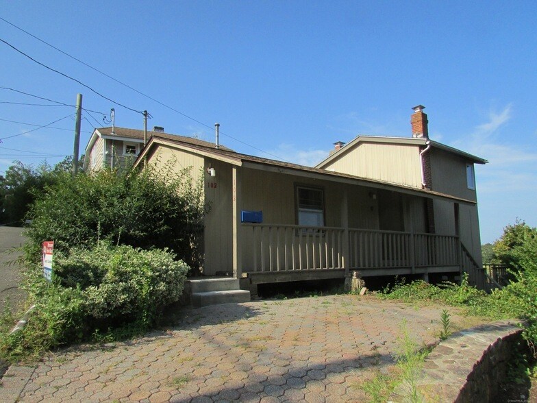 102 Riverview Ave in Branford, CT - Foto de edificio