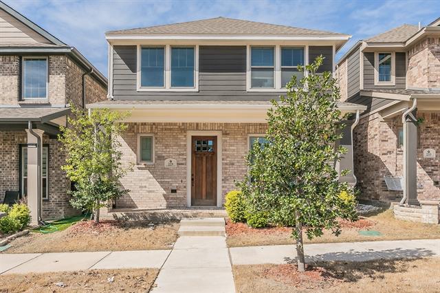 229 Eaglewood Dr in Flower Mound, TX - Foto de edificio