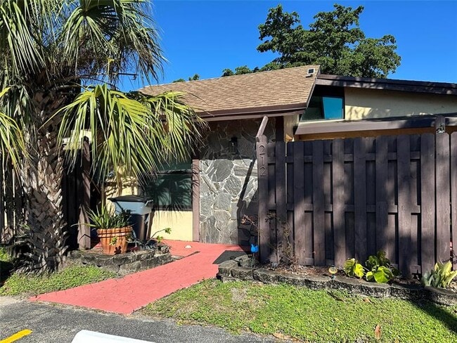 212 Briarwood Cir