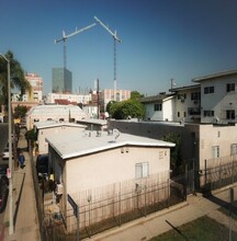 2861-2867 Leeward Ave in Los Angeles, CA - Building Photo - Building Photo