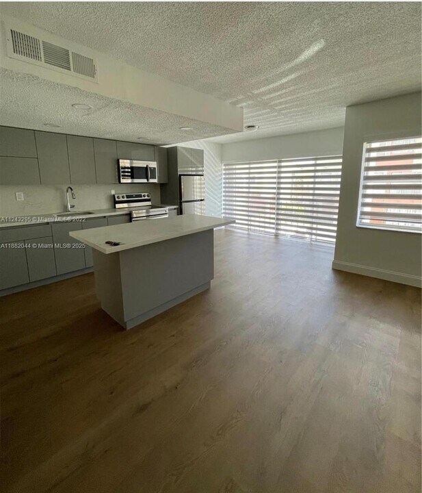 9331 SW 4th St in Miami, FL - Building Photo