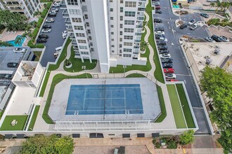 3015 N Ocean Blvd in Fort Lauderdale, FL - Foto de edificio - Building Photo