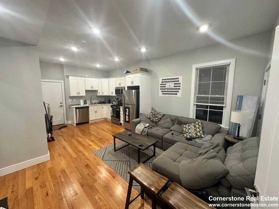 1621 Tremont St, Unit 2A in Boston, MA - Building Photo