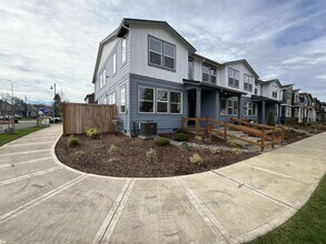 6598 SE Nasha St in Hillsboro, OR - Building Photo - Building Photo