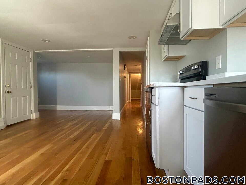 55 Forest Ave in Everett, MA - Building Photo