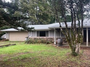 41801 Road 16 in Little River, CA - Foto de edificio - Building Photo