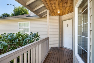 15524 Chestnut Dr SE in Monroe, WA - Building Photo - Building Photo